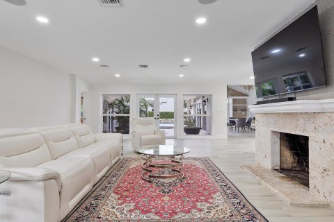 Villa ou maison à louer à Fort Lauderdale, Floride: 3 chambres, 241.55 m2 № 2146790 - photo 2