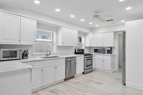 Villa ou maison à louer à Fort Lauderdale, Floride: 3 chambres, 241.55 m2 № 2146790 - photo 10