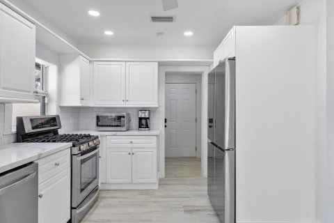 Villa ou maison à louer à Fort Lauderdale, Floride: 3 chambres, 241.55 m2 № 2146790 - photo 11