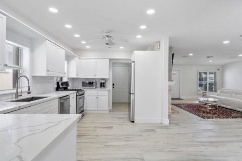 Villa ou maison à louer à Fort Lauderdale, Floride: 3 chambres, 241.55 m2 № 2146790 - photo 9