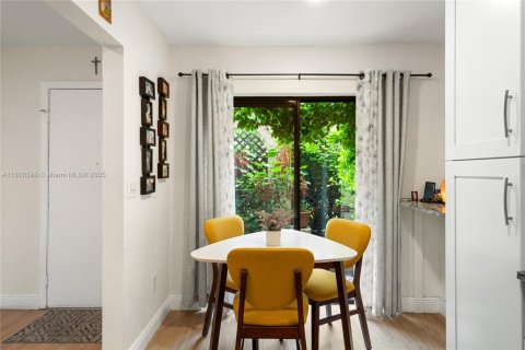 Townhouse in Boca Raton, Florida 2 bedrooms, 132.48 sq.m. № 1980672 - photo 14