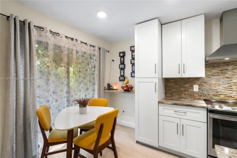 Townhouse in Boca Raton, Florida 2 bedrooms, 132.48 sq.m. № 1980672 - photo 13