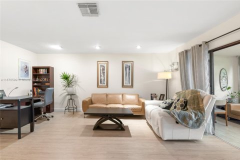 Townhouse in Boca Raton, Florida 2 bedrooms, 132.48 sq.m. № 1980672 - photo 21