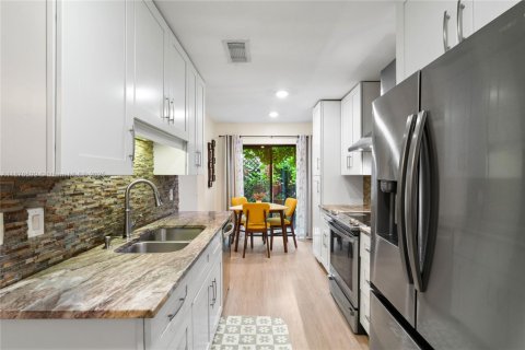 Townhouse in Boca Raton, Florida 2 bedrooms, 132.48 sq.m. № 1980672 - photo 15