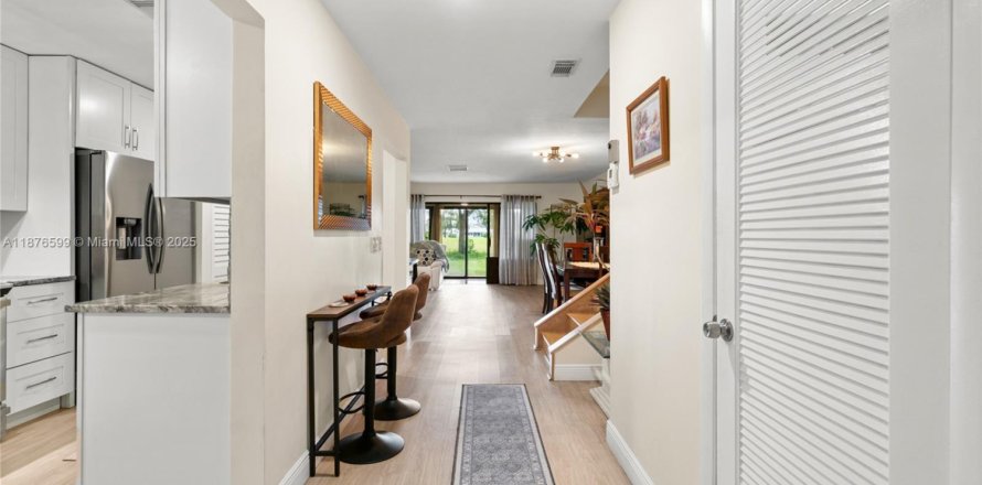 Townhouse in Boca Raton, Florida 2 bedrooms, 132.48 sq.m. № 1980672