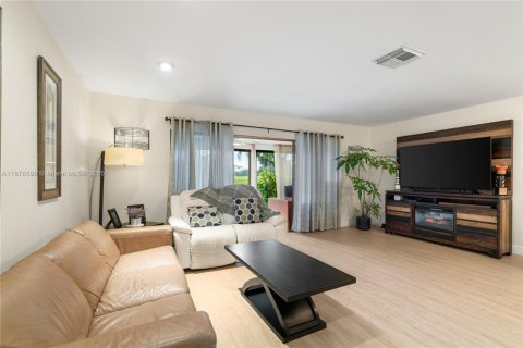 Townhouse in Boca Raton, Florida 2 bedrooms, 132.48 sq.m. № 1980672 - photo 17