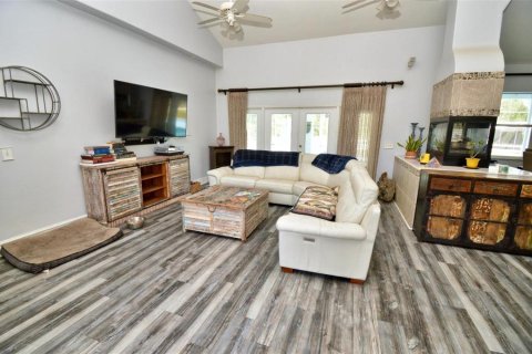 House in Ormond Beach, Florida 3 bedrooms, 223.06 sq.m. № 2218126 - photo 12