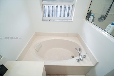 Villa ou maison à vendre à Miramar, Floride: 4 chambres, 174.47 m2 № 2080928 - photo 30