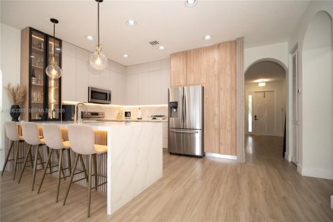 Villa ou maison à vendre à Miramar, Floride: 4 chambres, 174.47 m2 № 2080928 - photo 2