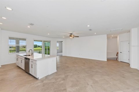 Condo in Lakewood Ranch, Florida, 3 bedrooms № 2217063 - photo 5