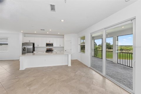 Condo in Lakewood Ranch, Florida, 3 bedrooms № 2217063 - photo 9