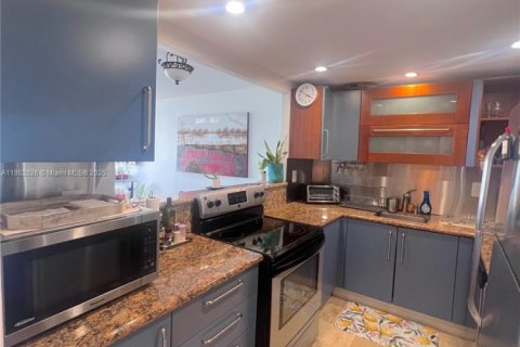 Купить кондоминиум в Майами-Бич, Флорида 1 спальня, 78.04м2, № 1958280 - фото 11