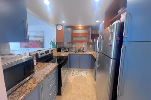 Купить кондоминиум в Майами-Бич, Флорида 1 спальня, 78.04м2, № 1958280 - фото 10