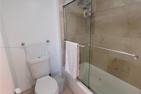 Купить кондоминиум в Майами-Бич, Флорида 1 спальня, 78.04м2, № 1958280 - фото 17