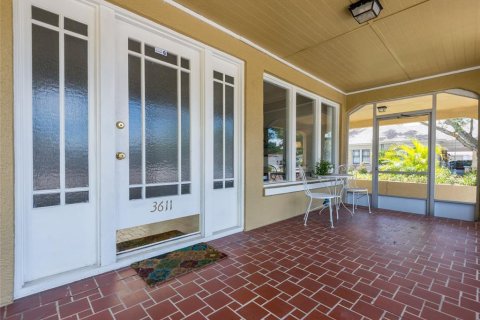 House in Tampa, Florida 3 bedrooms, 138.24 sq.m. № 1791543 - photo 4
