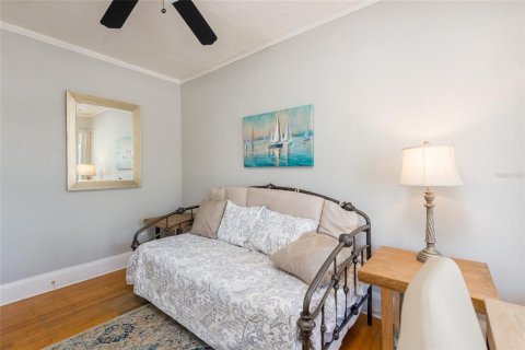 House in Tampa, Florida 3 bedrooms, 138.24 sq.m. № 1791543 - photo 9