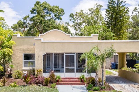 House in Tampa, Florida 3 bedrooms, 138.24 sq.m. № 1791543 - photo 3