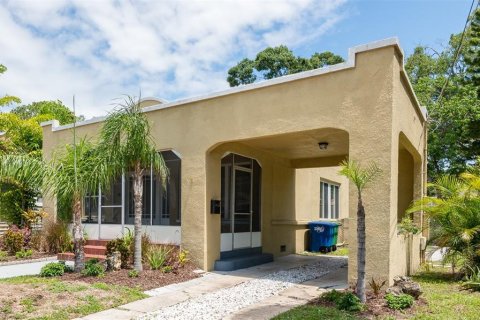 House in Tampa, Florida 3 bedrooms, 138.24 sq.m. № 1791543 - photo 2