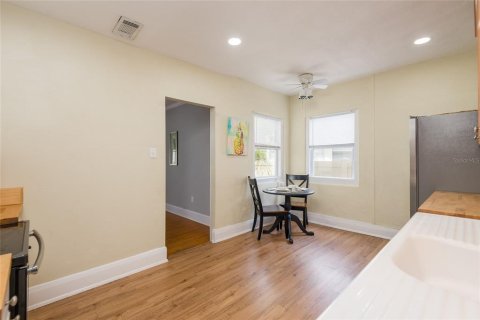 House in Tampa, Florida 3 bedrooms, 138.24 sq.m. № 1791543 - photo 14