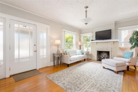 House in Tampa, Florida 3 bedrooms, 138.24 sq.m. № 1791543 - photo 6