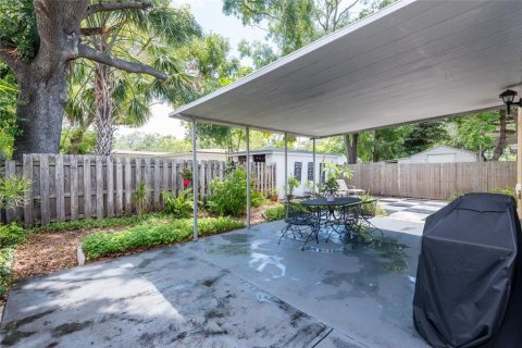 House in Tampa, Florida 3 bedrooms, 138.24 sq.m. № 1791543 - photo 27