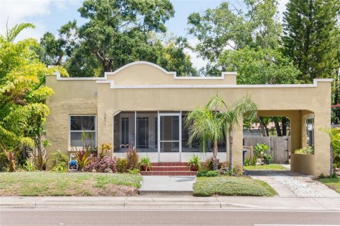 House in Tampa, Florida 3 bedrooms, 138.24 sq.m. № 1791543 - photo 1