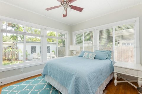 House in Tampa, Florida 3 bedrooms, 138.24 sq.m. № 1791543 - photo 18