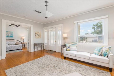 House in Tampa, Florida 3 bedrooms, 138.24 sq.m. № 1791543 - photo 7