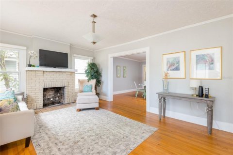 House in Tampa, Florida 3 bedrooms, 138.24 sq.m. № 1791543 - photo 8