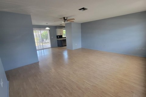 Casa en alquiler en Port Charlotte, Florida, 2 dormitorios, 103.4 m2 № 2155853 - foto 5