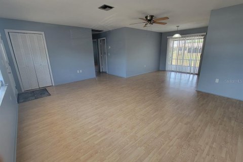 Casa en alquiler en Port Charlotte, Florida, 2 dormitorios, 103.4 m2 № 2155853 - foto 10
