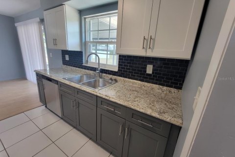 Casa en alquiler en Port Charlotte, Florida, 2 dormitorios, 103.4 m2 № 2155853 - foto 6