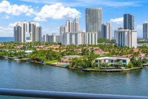 Copropriété à louer à Aventura, Floride: 2 chambres, 141.4 m2 № 1842364 - photo 5