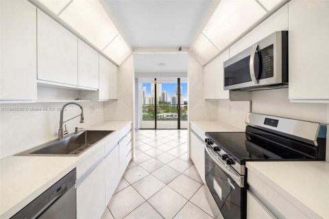 Copropriété à louer à Aventura, Floride: 2 chambres, 141.4 m2 № 1842364 - photo 12