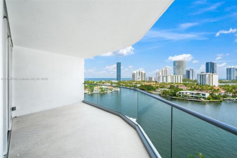 Copropriété à louer à Aventura, Floride: 2 chambres, 141.4 m2 № 1842364 - photo 8