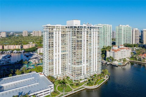 Copropriété à louer à Aventura, Floride: 2 chambres, 141.4 m2 № 1842364 - photo 1
