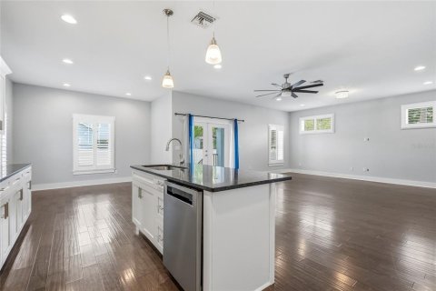 Купить виллу или дом в Тампа, Флорида 3 комнаты, 262.36м2, № 2236374 - фото 25