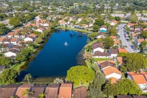 Townhouse in Pembroke Pines, Florida 2 bedrooms, 104.14 sq.m. № 1995620 - photo 30