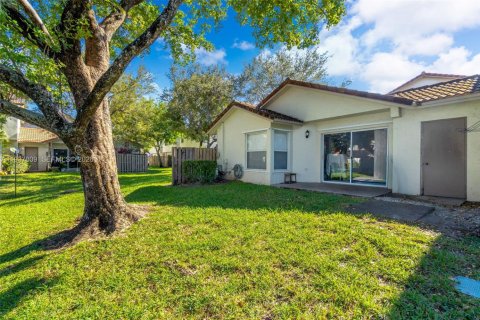 Townhouse in Pembroke Pines, Florida 2 bedrooms, 104.14 sq.m. № 1995620 - photo 25