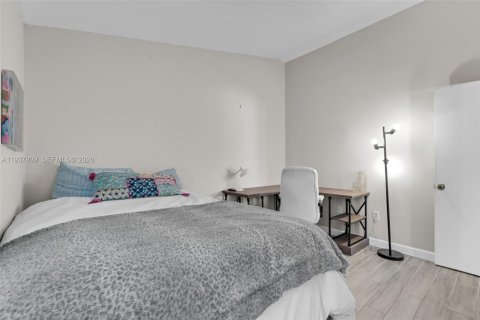 Townhouse in Pembroke Pines, Florida 2 bedrooms, 104.14 sq.m. № 1995620 - photo 20