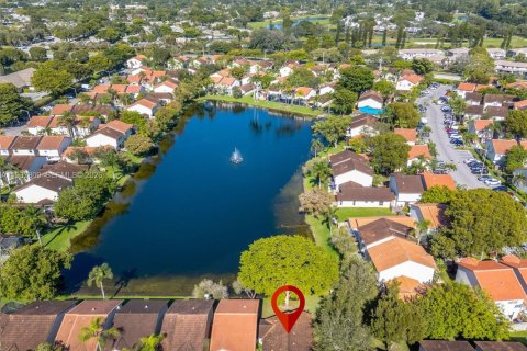 Townhouse in Pembroke Pines, Florida 2 bedrooms, 104.14 sq.m. № 1995620 - photo 29