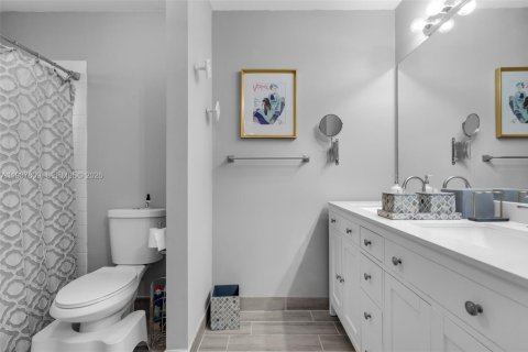 Townhouse in Pembroke Pines, Florida 2 bedrooms, 104.14 sq.m. № 1995620 - photo 17