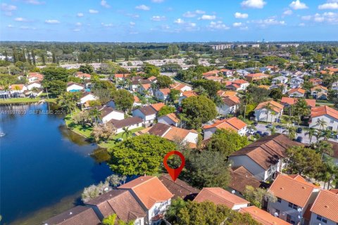 Townhouse in Pembroke Pines, Florida 2 bedrooms, 104.14 sq.m. № 1995620 - photo 27