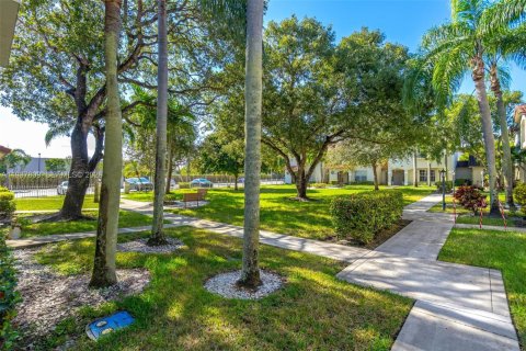 Townhouse in Pembroke Pines, Florida 2 bedrooms, 104.14 sq.m. № 1995620 - photo 26