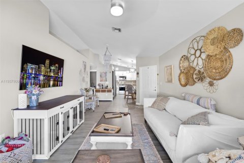 Townhouse in Pembroke Pines, Florida 2 bedrooms, 104.14 sq.m. № 1995620 - photo 4