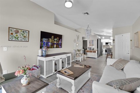 Townhouse in Pembroke Pines, Florida 2 bedrooms, 104.14 sq.m. № 1995620 - photo 5