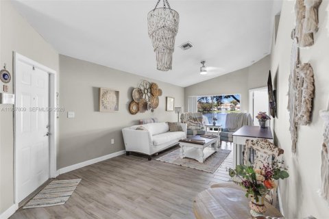 Townhouse in Pembroke Pines, Florida 2 bedrooms, 104.14 sq.m. № 1995620 - photo 3