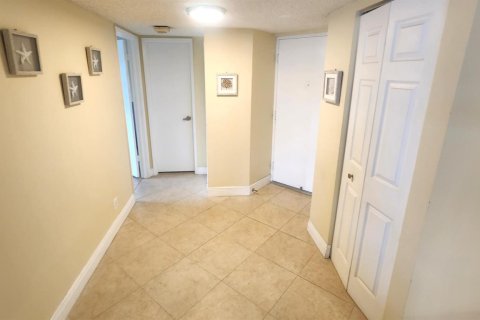 Condo in Delray Beach, Florida, 2 bedrooms  № 2245740 - photo 8