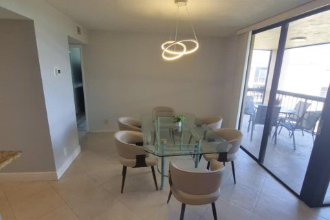 Condo in Delray Beach, Florida, 2 bedrooms  № 2245740 - photo 11