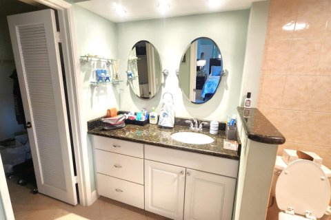 Condo in Delray Beach, Florida, 2 bedrooms  № 2245740 - photo 20